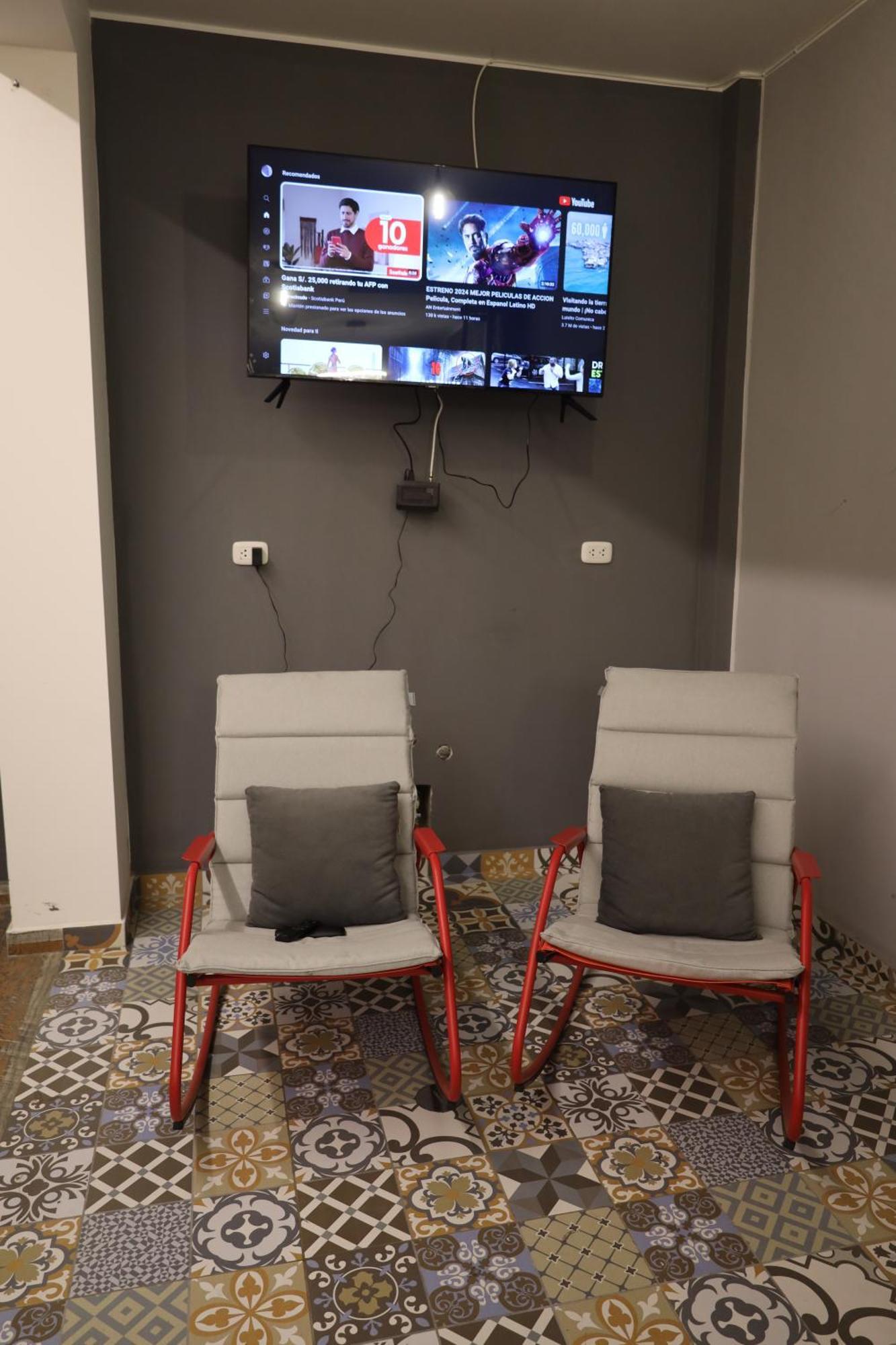Sabina Aeropuerto Hostel Лима Екстериор снимка